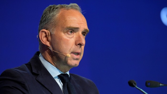 Former top civil servant in running to replace Mandelson as US ambassador